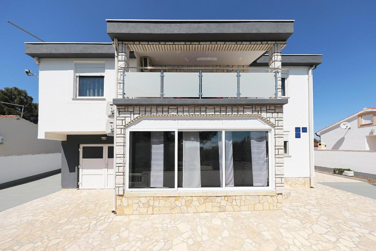 Apartmani Nella Vir Exteriér fotografie